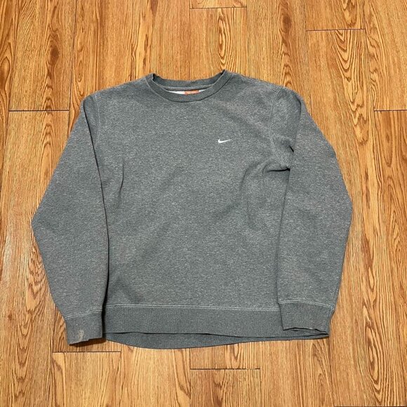 Nike Essential Check‎ Logo Gray Stone Pullover Sweatshirt - Picture 1 of 4
